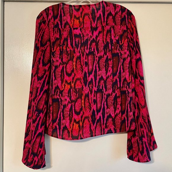 Eight Sixty Pink/Blue Snake Print Long Bell Sleeve Wrap Front V Neck Blouse S - Picture 8 of 9